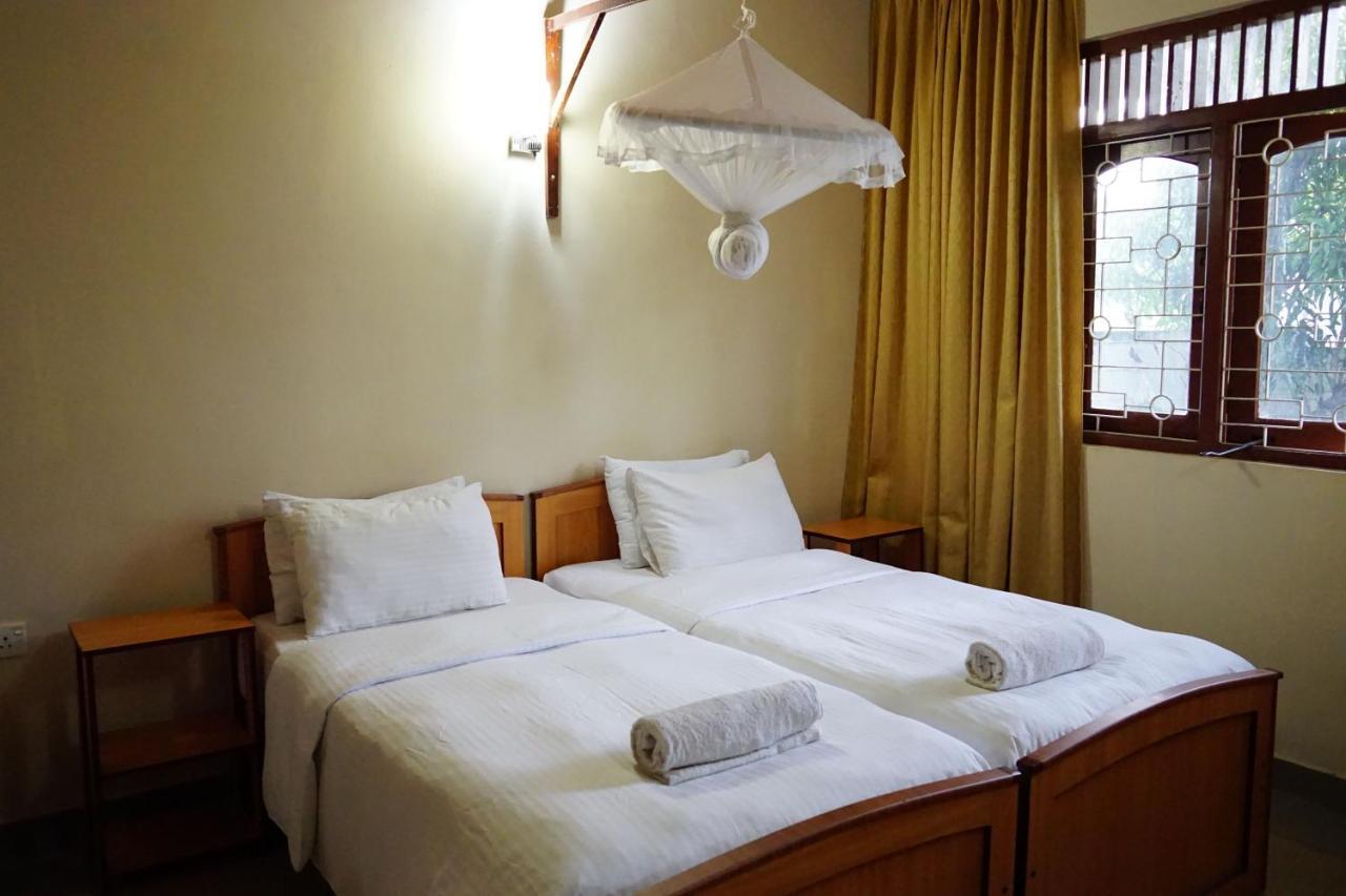 Sunshine Tourist Rest Otel Anuradhapura Dış mekan fotoğraf