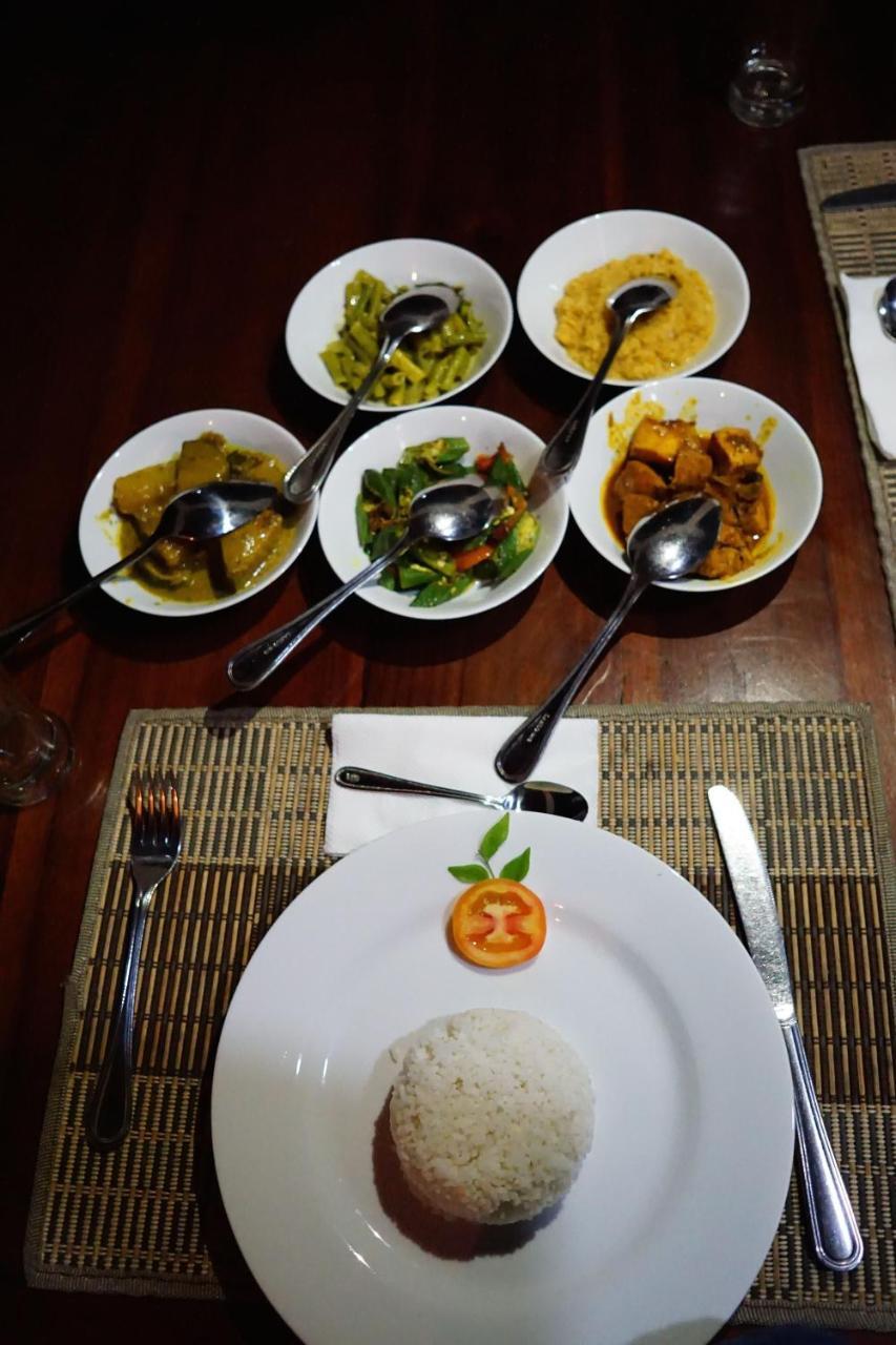 Sunshine Tourist Rest Otel Anuradhapura Dış mekan fotoğraf